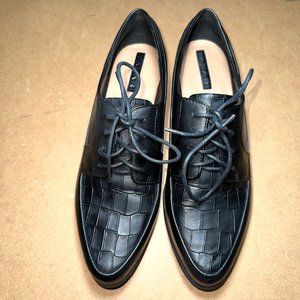 Tahari ta lady lace up shoes